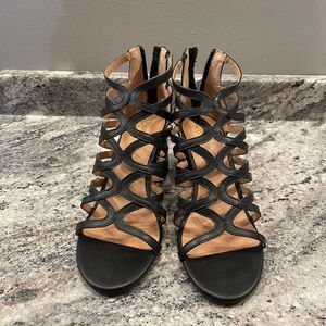 Seychelles One Kiss Sandals Black Leather‎ Caged Tasseled Back Zipper Sz 8 Pump
